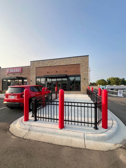 1424-1432 US Highway 51, Stoughton, WI for lease - Building Photo - Image 3 of 8