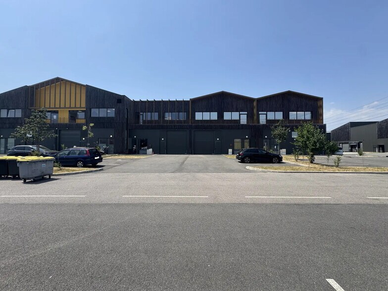 Flex in Cormeilles-en-Parisis for lease - Building Photo - Image 1 of 17
