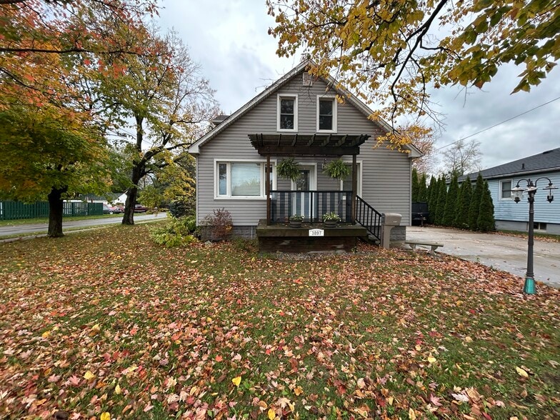 3897 Welland St, Niagara Falls, ON for sale - Building Photo - Image 2 of 3