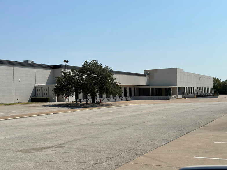 502 Fountain Pky, Grand Prairie, TX for lease - Building Photo - Image 2 of 5