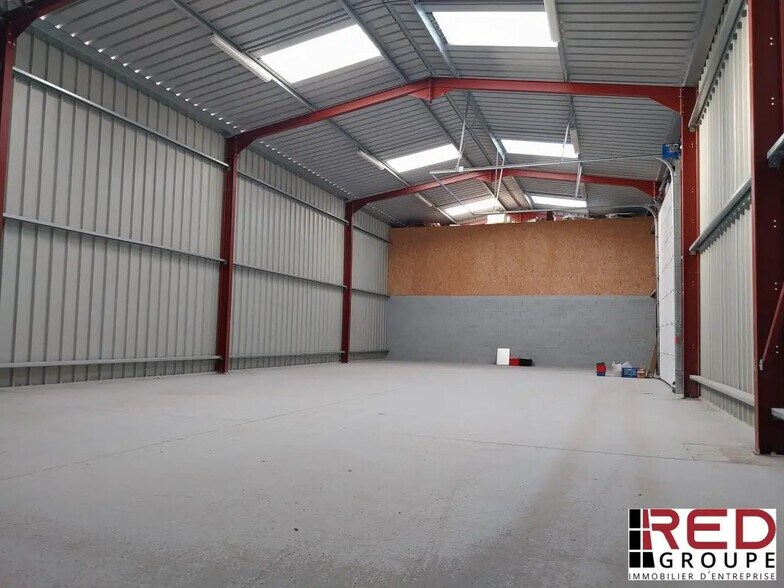 Industrial in Septèmes-les-Vallons for lease - Building Photo - Image 2 of 4