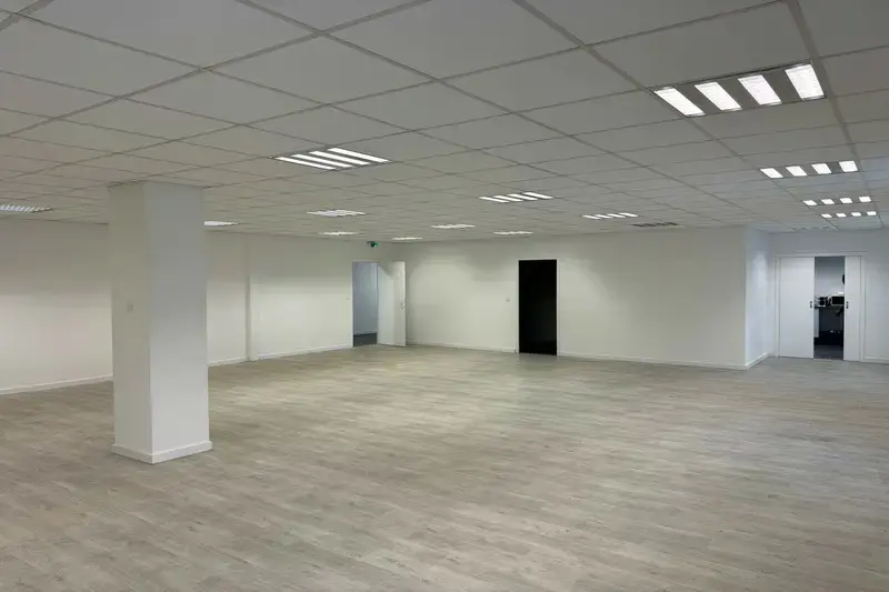 Flex in Mudaison for lease Interior Photo- Image 1 of 9