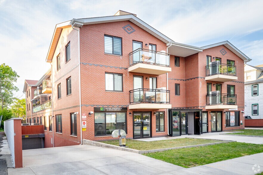 214-11 35th Ave, Bayside, NY for sale - Primary Photo - Image 1 of 1