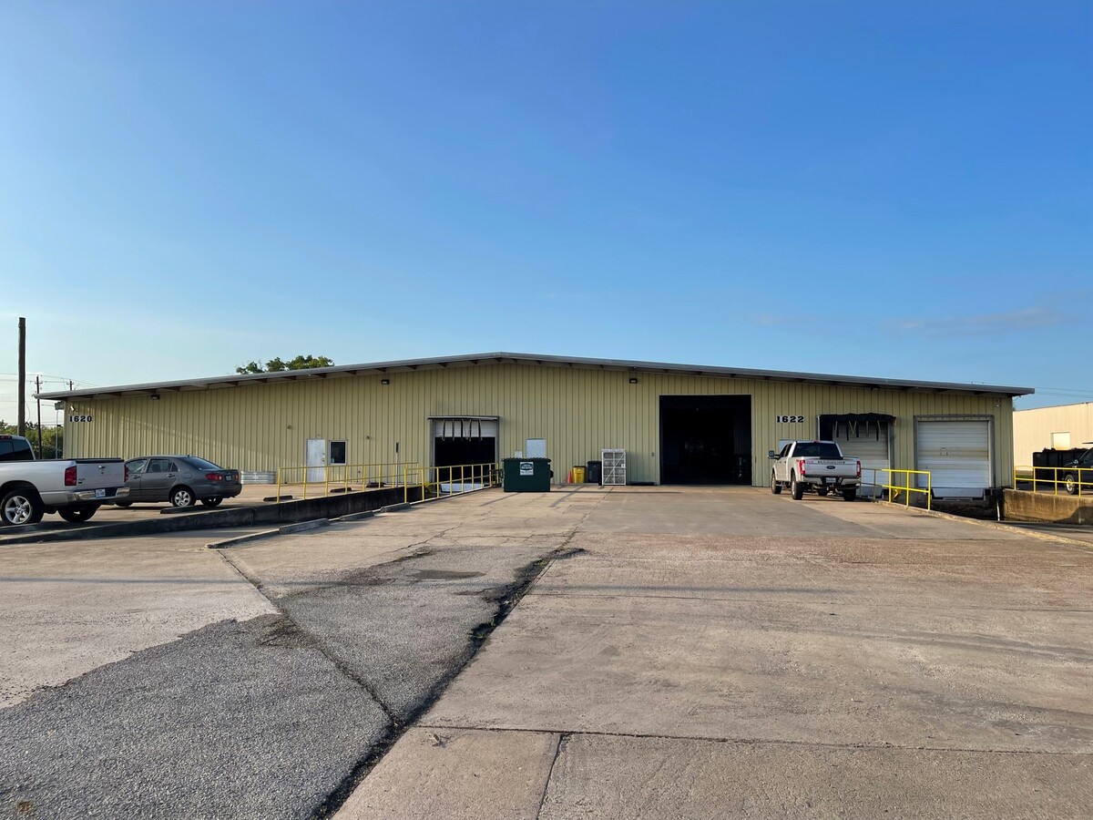 1620 N Main St, Pearland, TX 77581 - Industrial for Sale | LoopNet