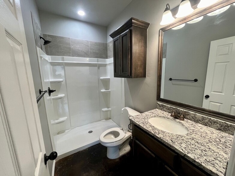 REDBUD VILLA DUPLEX PORTFOLIO portfolio of 6 properties for sale on LoopNet.com - Building Photo - Image 3 of 15