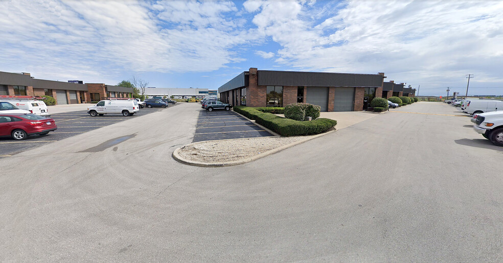 100-142 Touhy Ct, Des Plaines, IL for lease - Building Photo - Image 1 of 3