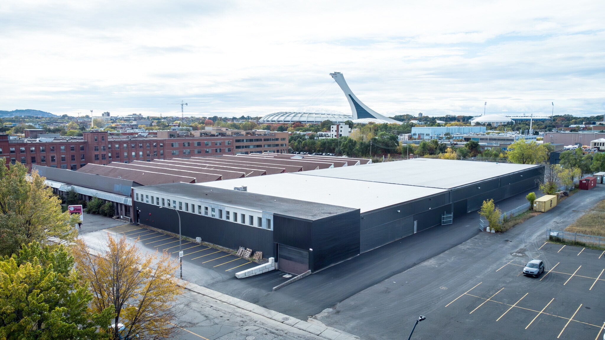 5045 Ontario E, Montréal, QC for lease Building Photo- Image 1 of 12