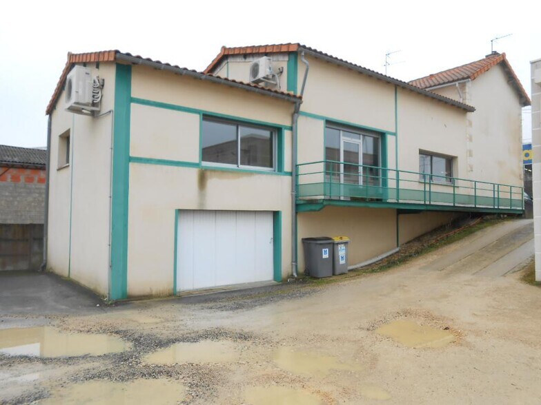 Office in Poitiers for lease - Building Photo - Image 3 of 8