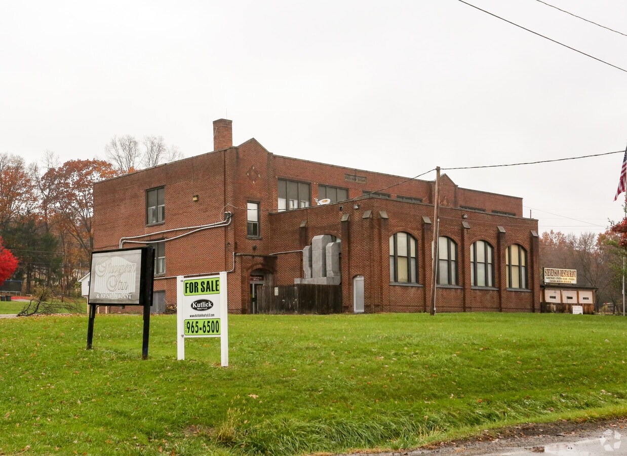 1144 Broadway St, Masury, OH 44438