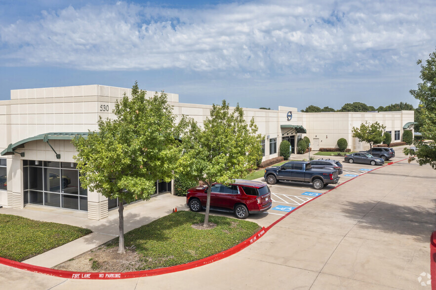 530 E Corporate Dr, Lewisville, TX for lease - Building Photo - Image 2 of 8