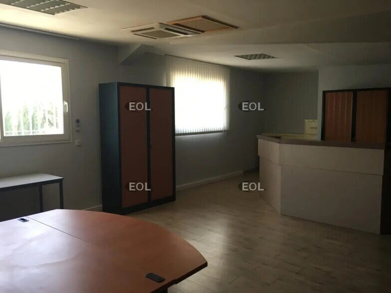 Flex in Orange for sale - Interior Photo - Image 2 of 4