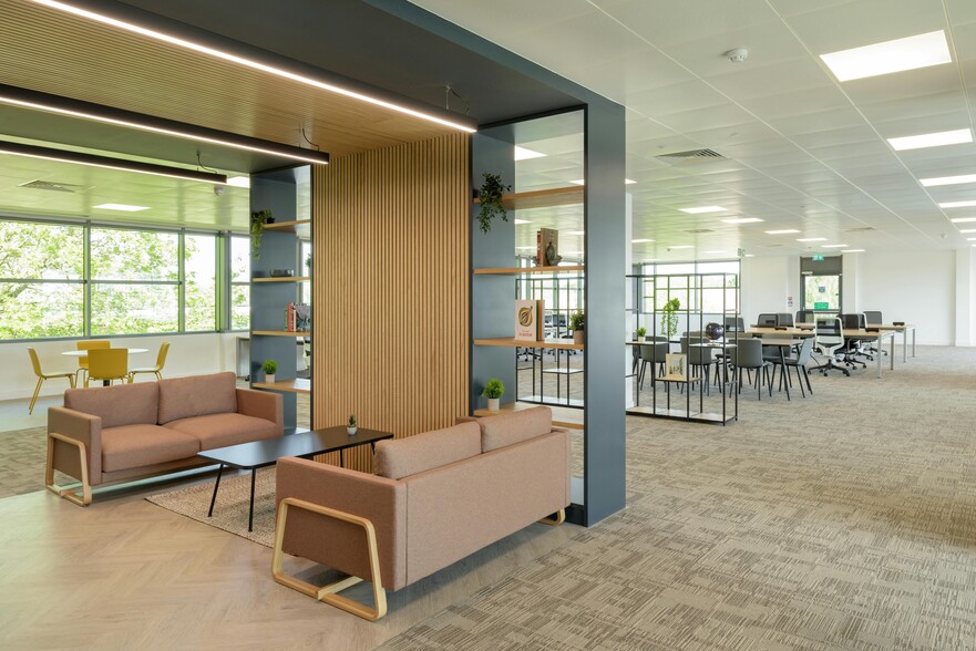 Western Rd, Bracknell for lease - Building Photo - Image 1 of 8