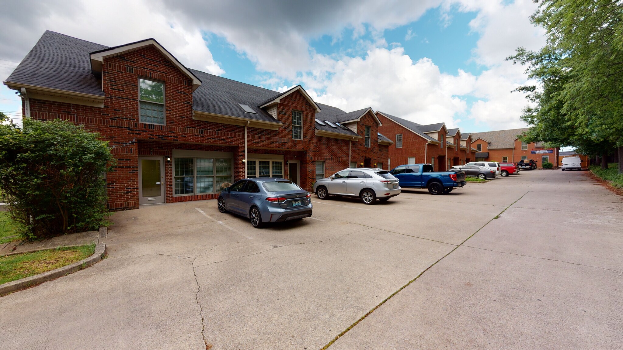 120 Dennis Dr, Lexington, KY for sale Building Photo- Image 1 of 1