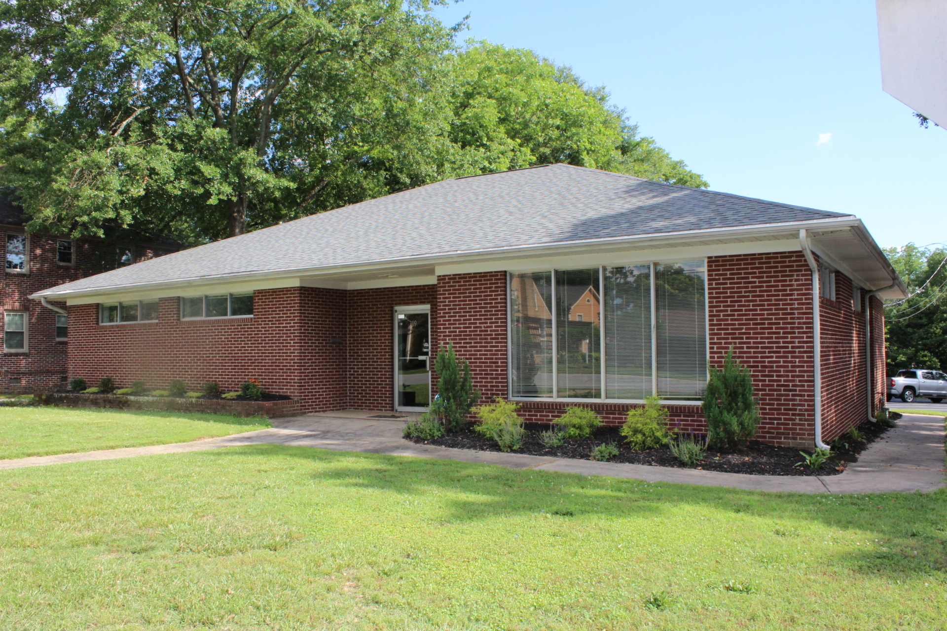 309 W Poinsett St, Greer, SC for lease Building Photo- Image 1 of 10