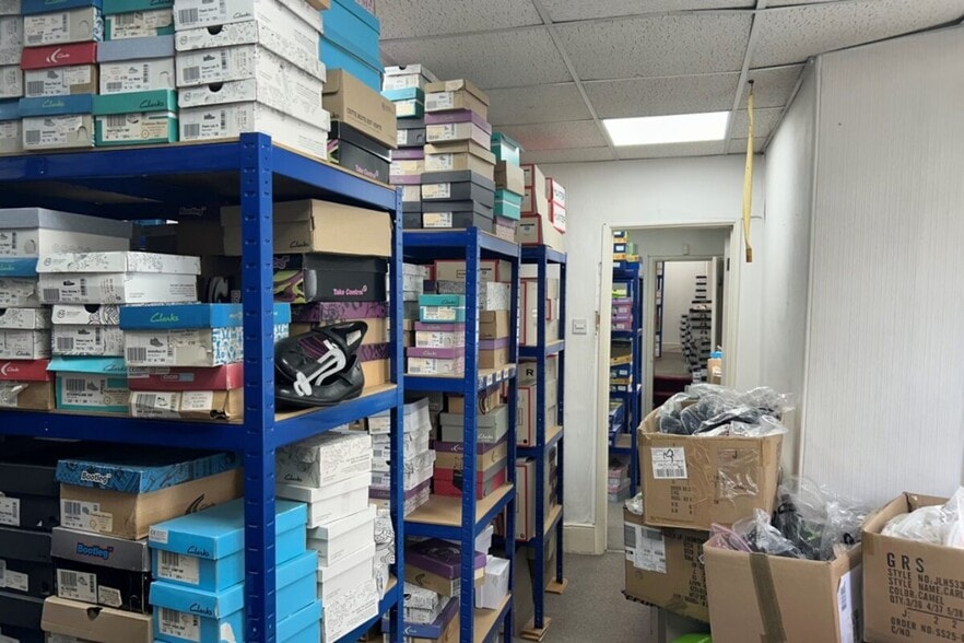 9 Brook St, Tavistock for sale - Interior Photo - Image 3 of 4