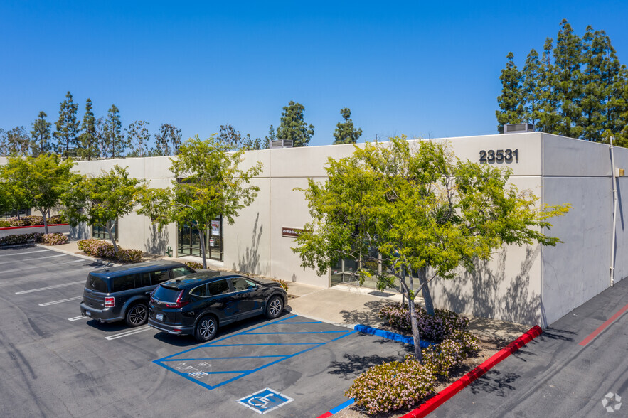 23531 Ridge Route Dr, Laguna Hills, CA for lease - Primary Photo - Image 1 of 10