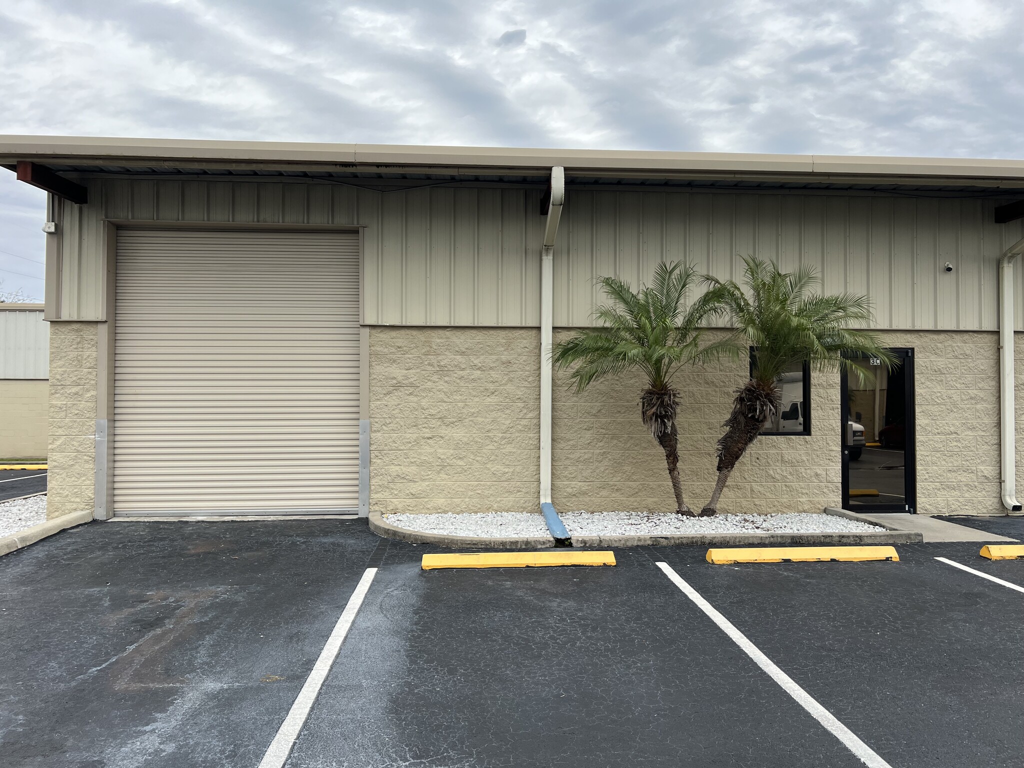 7604 Industrial Ln, Tampa, FL for lease Interior Photo- Image 1 of 7