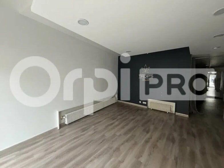 Retail in Montluçon for lease - Interior Photo - Image 2 of 4