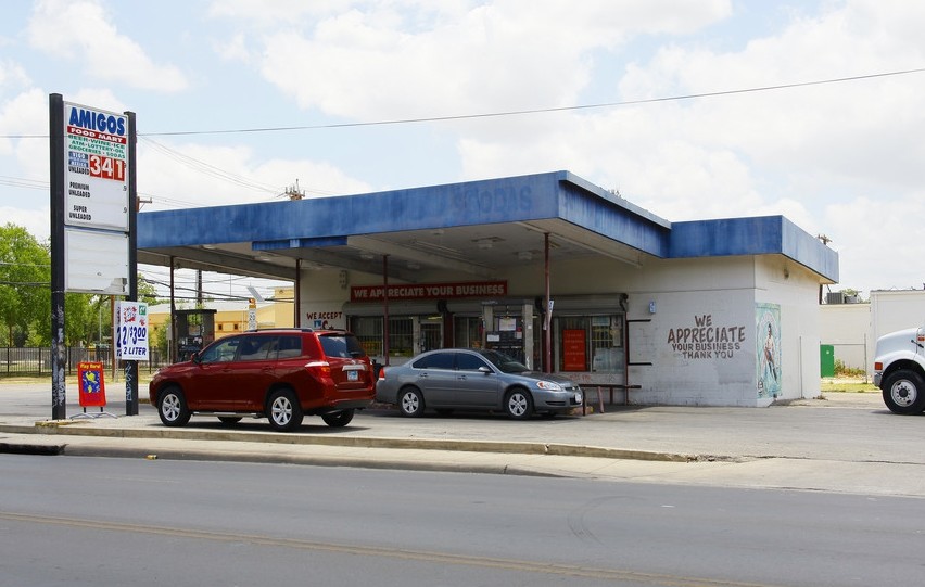 2106 S Zarzamora St, San Antonio, TX for lease - Primary Photo - Image 1 of 1