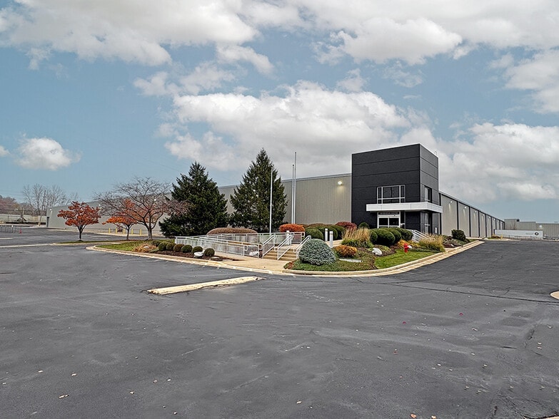 1420 Discovery Pky, Alton, IL for lease - Building Photo - Image 1 of 10