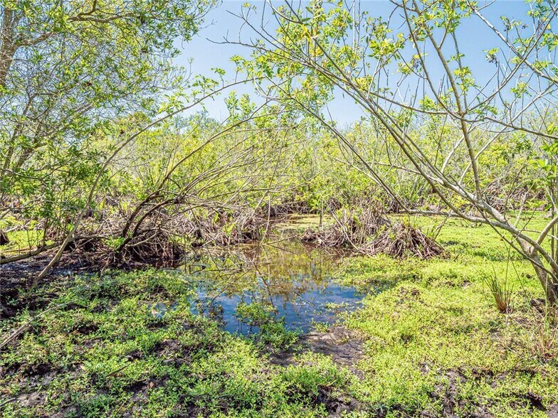 10995 Roseland, Sebastian, FL 32958 Riverfront 40+/ Acres