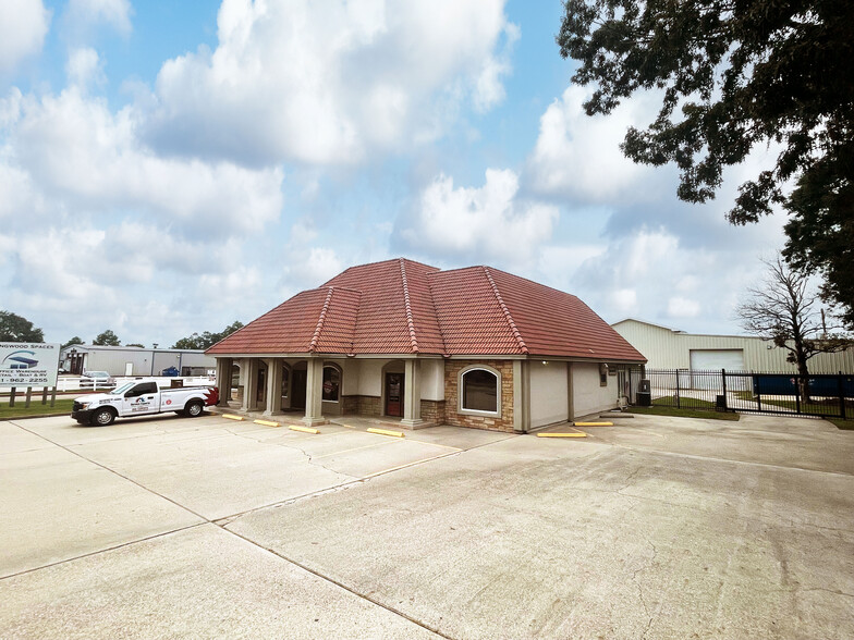 1715 Northpark Dr, Kingwood, TX for lease - Building Photo - Image 1 of 25