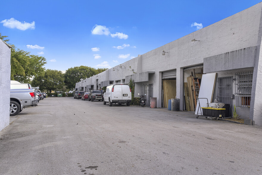 1341-1359 NW 88th Ave, Miami, FL for lease - Building Photo - Image 3 of 17