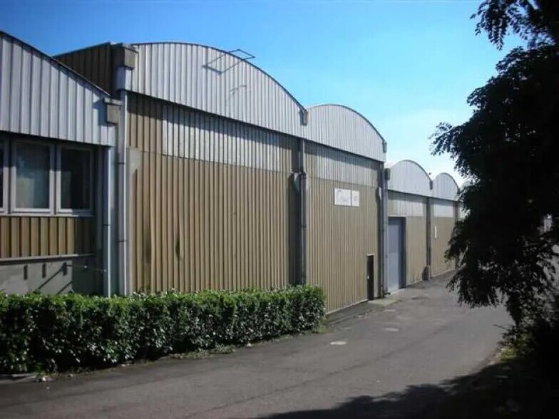 9 Rue Du Dauphiné, Saint-Priest for lease - Building Photo - Image 2 of 23