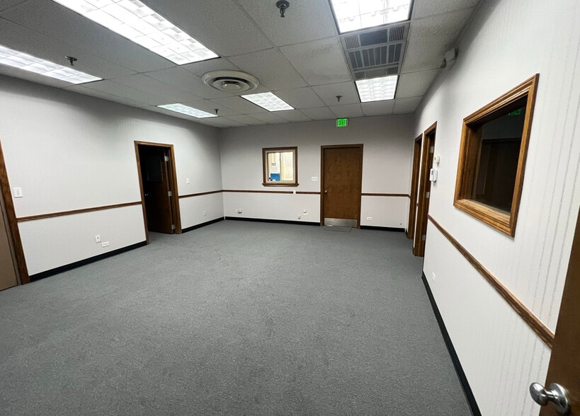 539 W Algonquin Rd, Arlington Heights, IL for sale - Building Photo - Image 3 of 12