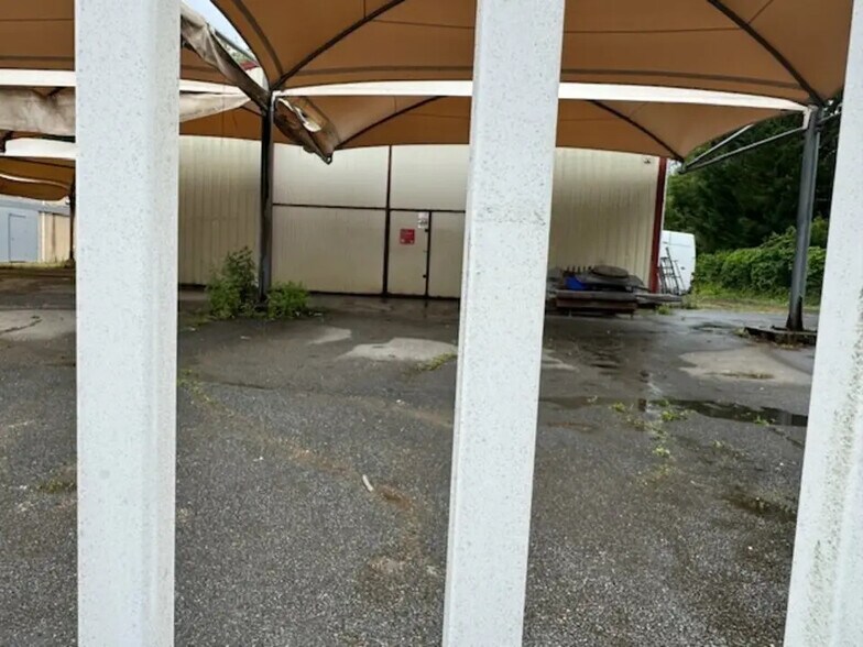 Flex in Gleizé for lease - Building Photo - Image 2 of 3