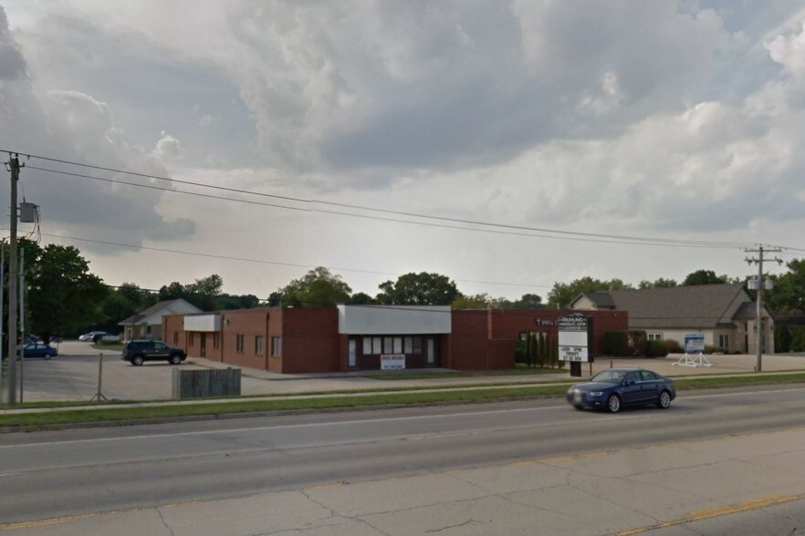 1800 Woodfield Dr, Savoy, IL 61874