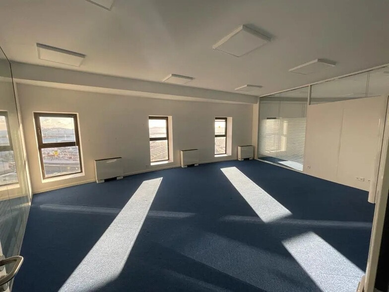 171 Bis Chemin De La Madrague Ville, Marseille for lease - Building Photo - Image 2 of 7