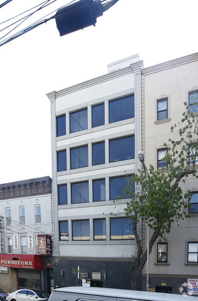 1723 E 12th St, Brooklyn, NY for lease - Building Photo - Image 1 of 4