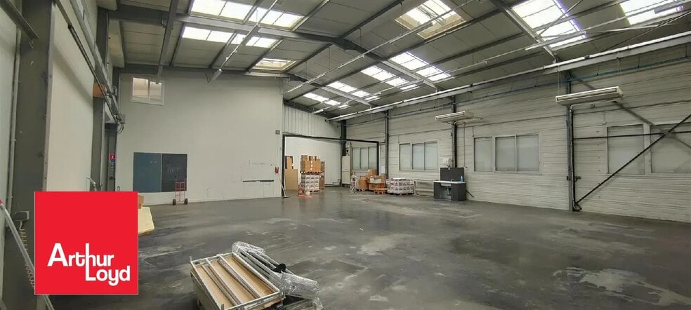 Flex in Mainvilliers for lease - Interior Photo - Image 2 of 4