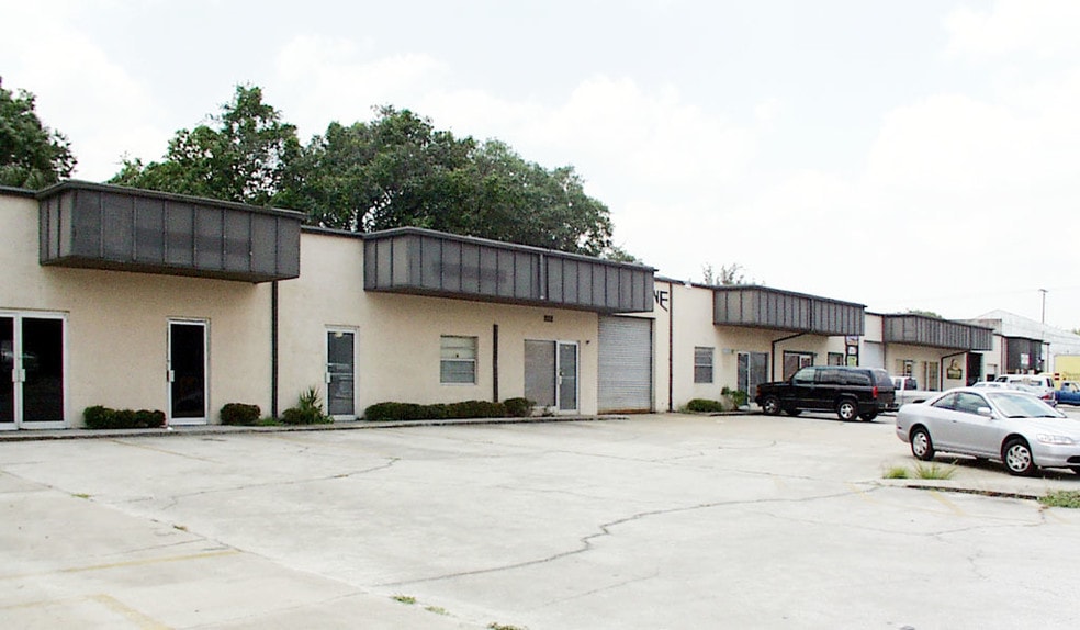 903-909 E Skagway Ave, Tampa, FL for lease - Building Photo - Image 2 of 6