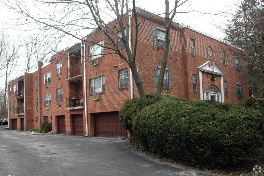 256 Montgomery Ave, Haverford, PA for sale - Primary Photo - Image 1 of 17