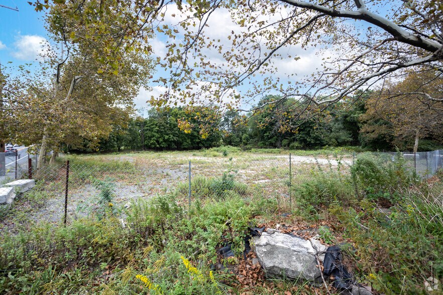 435 Wheeler Rd, Hauppauge, NY for sale - Primary Photo - Image 1 of 1