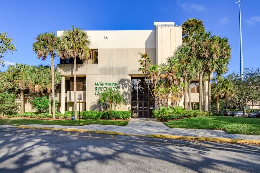 350 N Pine Island Rd, Plantation, FL for lease - Building Photo - Image 2 of 41