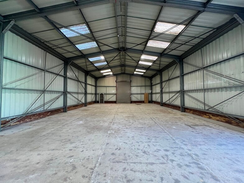 Restmor Way, Wallington for lease - Interior Photo - Image 2 of 3