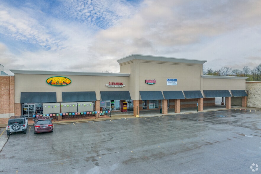 8535 Tanglewood Sq, Chagrin Falls, OH for lease - Building Photo - Image 2 of 9