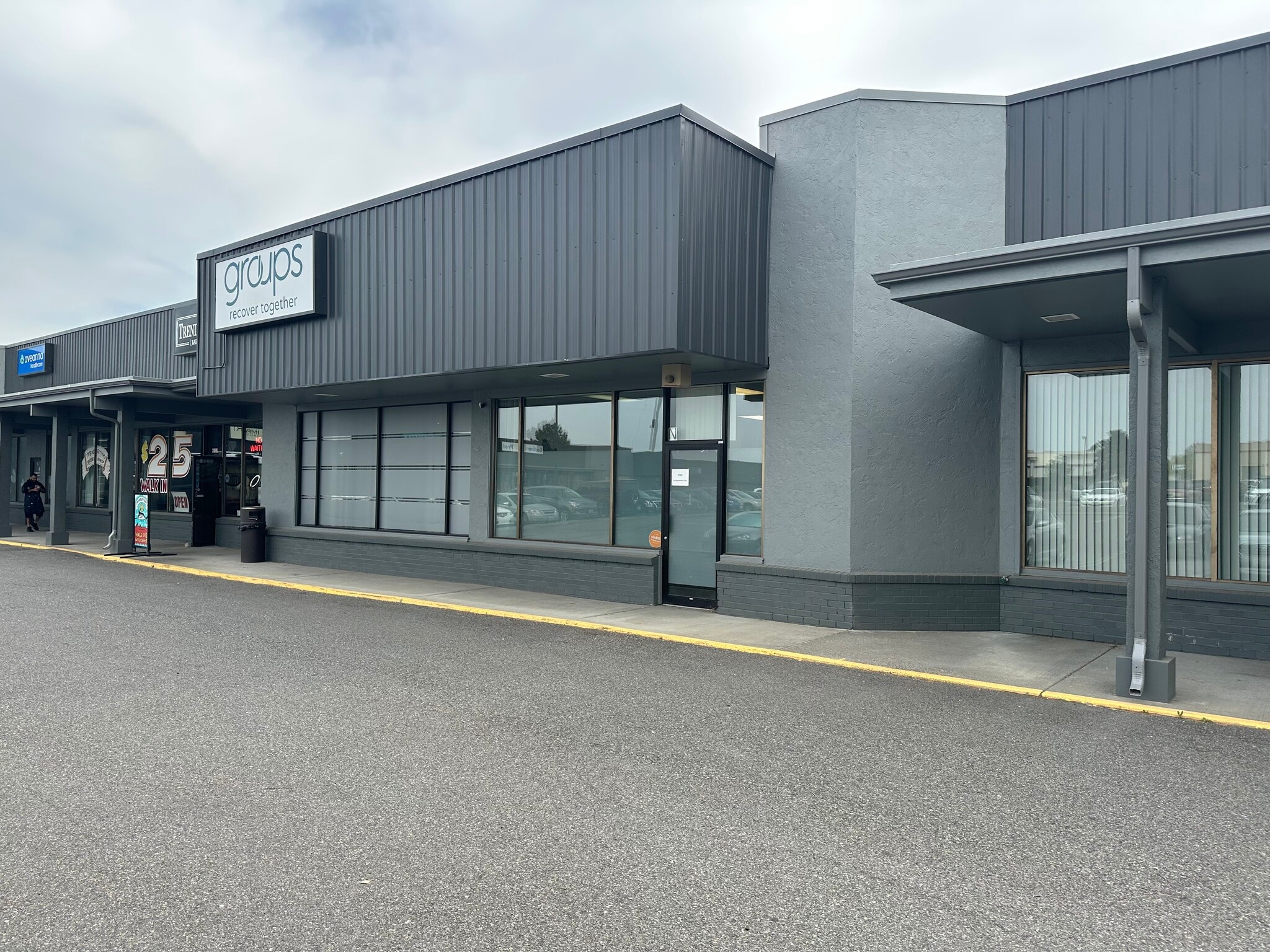 3180 W Clearwater Ave, Kennewick, WA for lease Interior Photo- Image 1 of 5