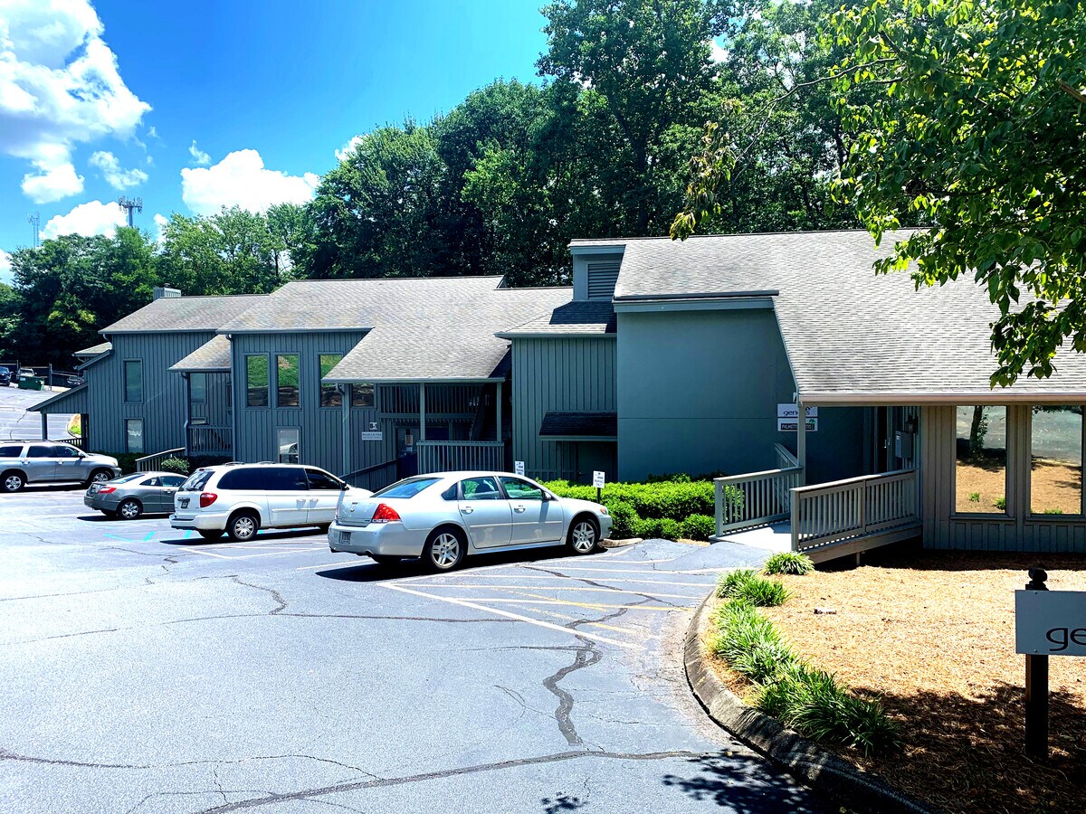 850 Wade Hampton Blvd, Greenville, SC 29609