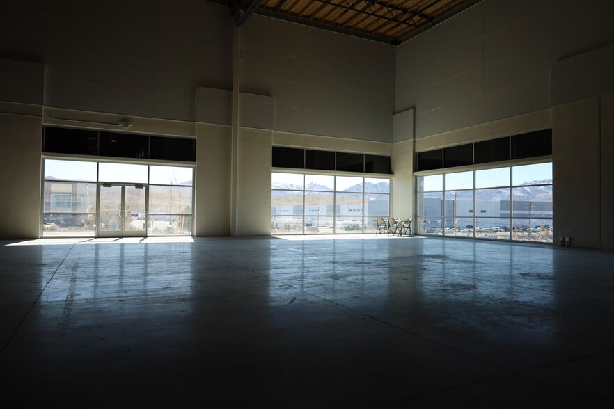 727 Milan Dr, Sparks, NV for lease - Interior Photo - Image 3 of 11