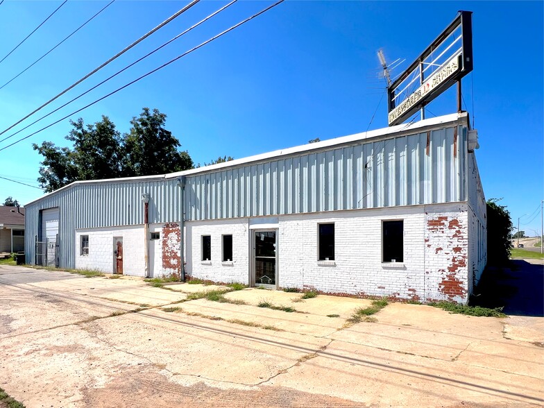 127 N 9th St, Chickasha, OK for sale - Building Photo - Image 2 of 21