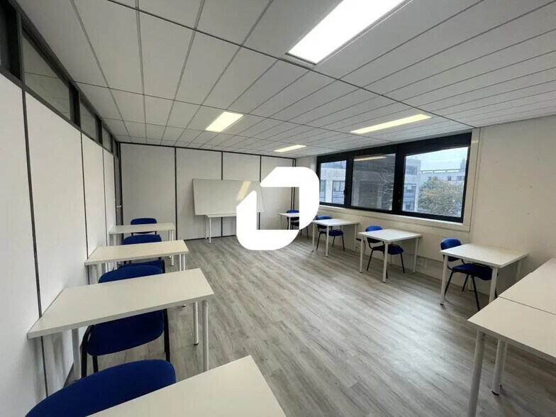 Office in Lognes for sale - Interior Photo - Image 1 of 4