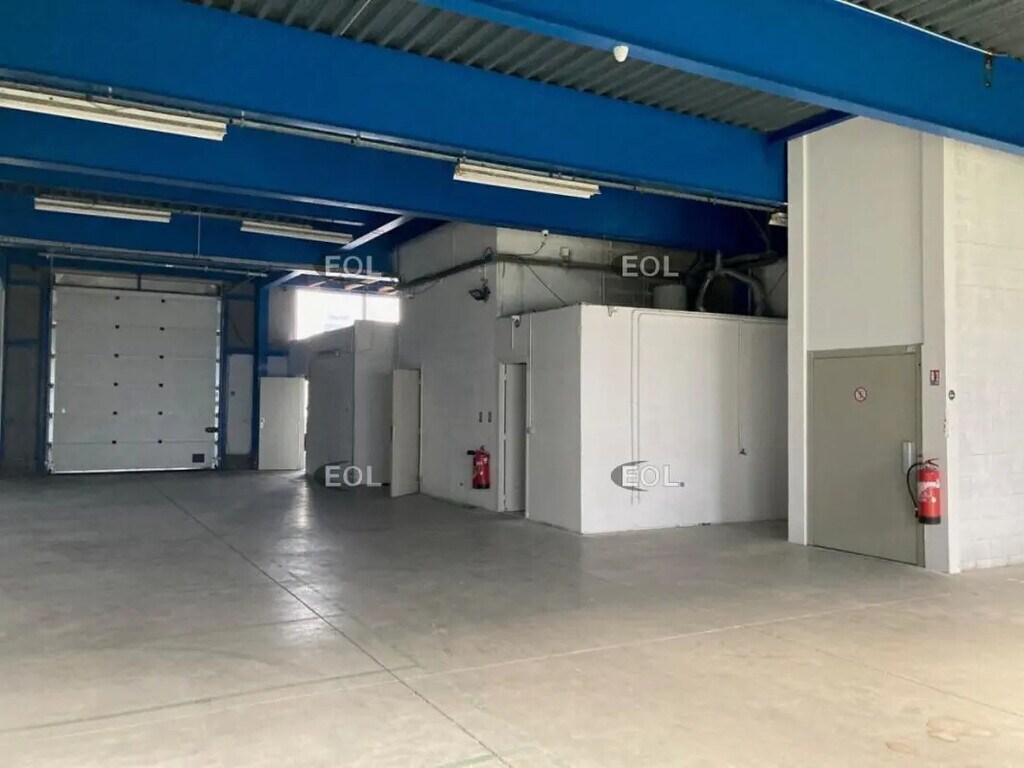 Location Local d'activités 398 m² - Photo 1