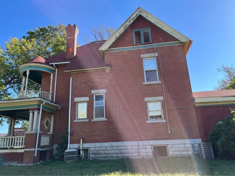 419 W Locust St, Independence, KS for sale - Building Photo - Image 2 of 6