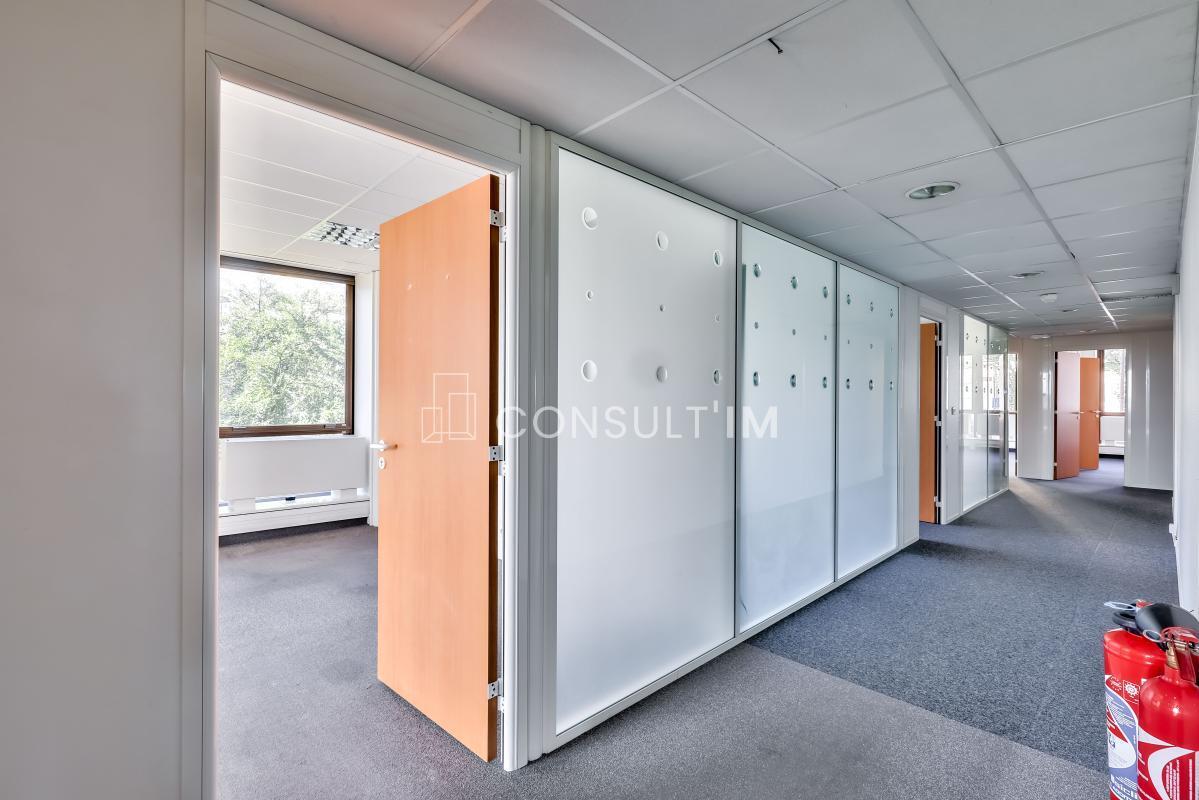 Office in Saint-Cloud for sale Interior Photo- Image 1 of 12