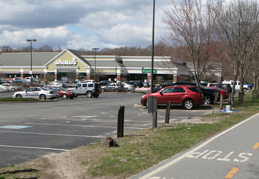 180-186 County Rd, Barrington, RI for lease - Building Photo - Image 3 of 7