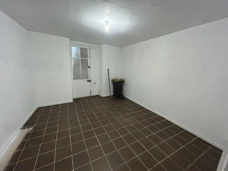 Flex in Cavaillon for sale - Building Photo - Image 2 of 12